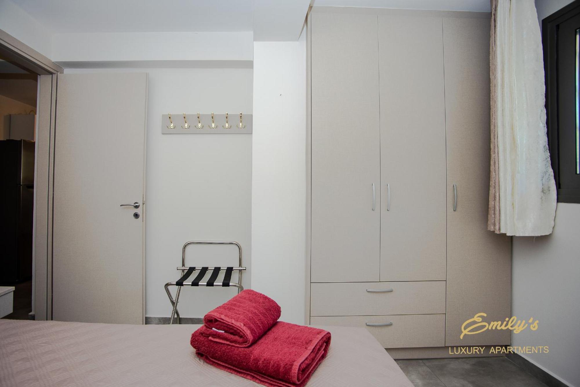 Emily's Luxury Apartments/ Garden Argostóli