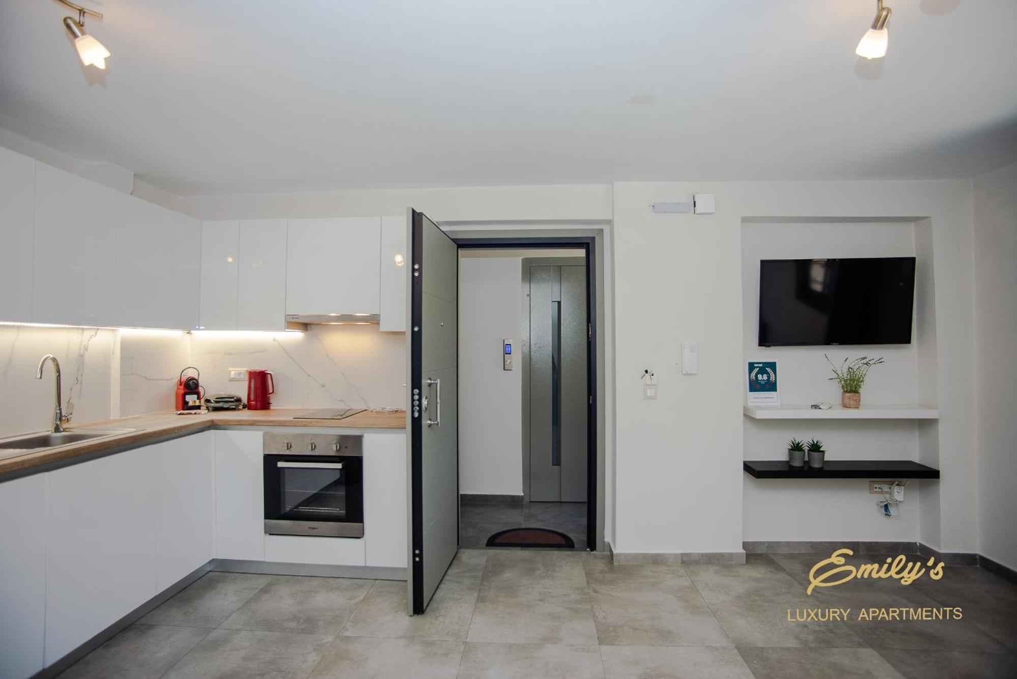 Emily's Luxury Apartments/ Garden Holiday home Argostoli (Kefalonia)