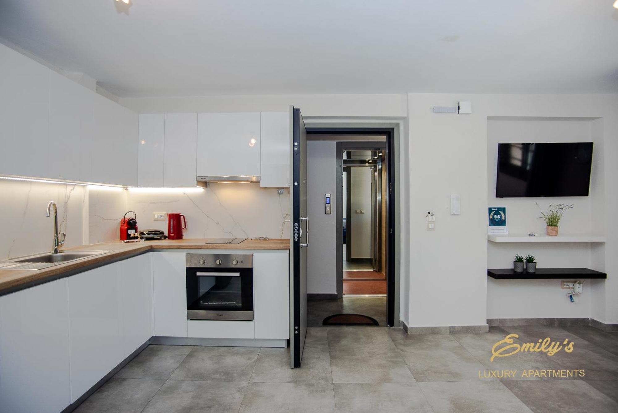 Emily's Luxury Apartments/ Garden
