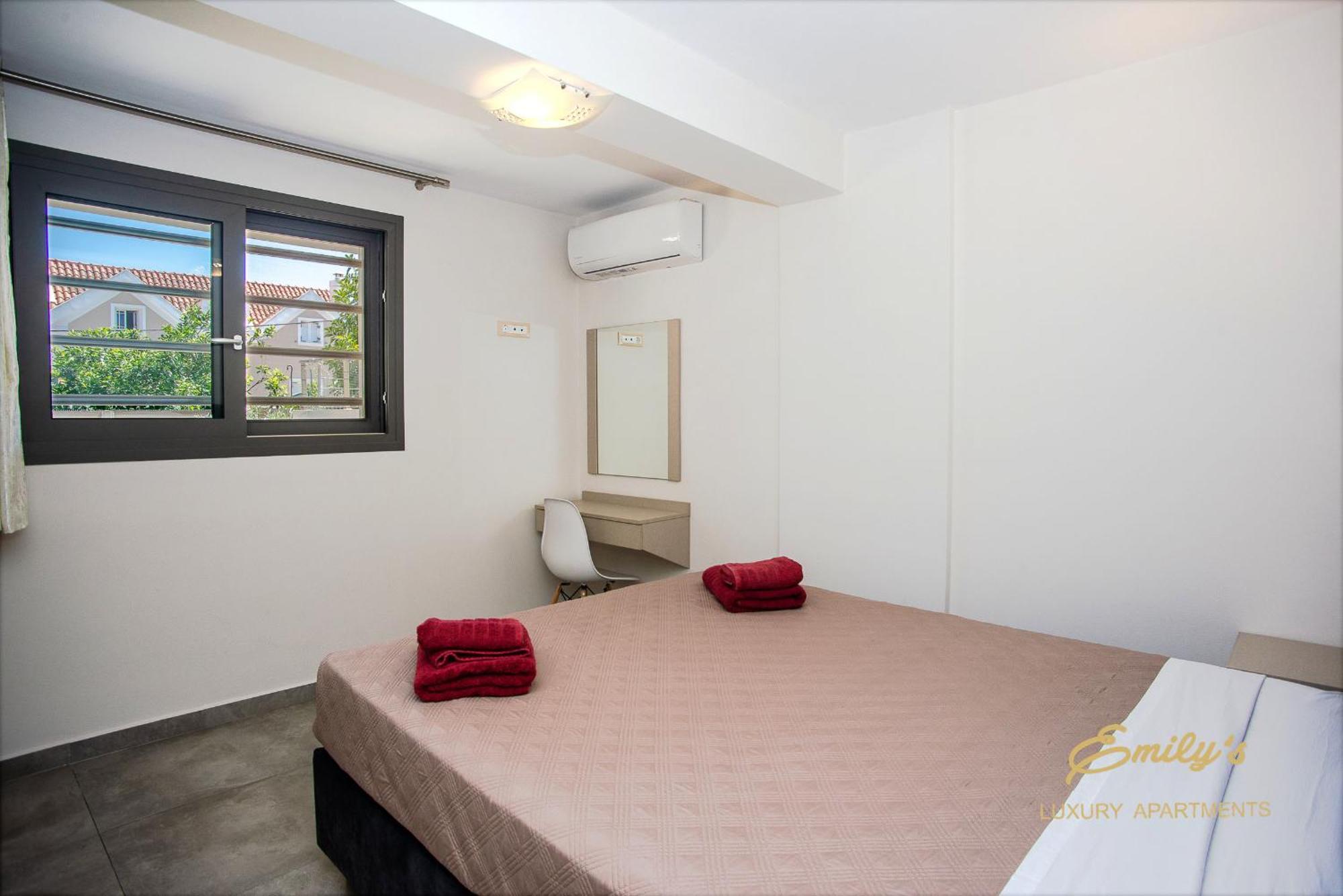Emily's Luxury Apartments/ Garden *