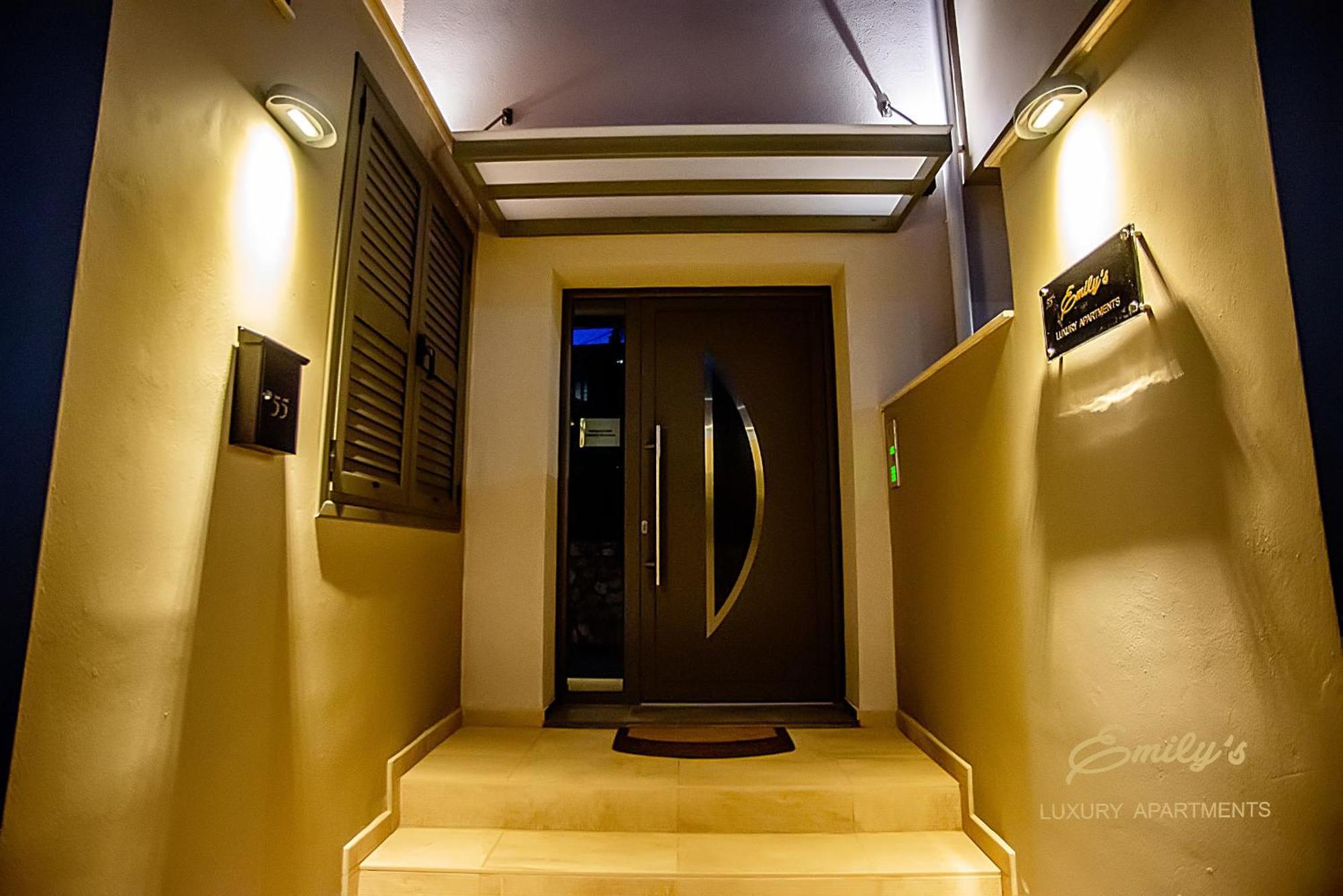 Emily's Luxury Apartments/ Garden Casa vacanze