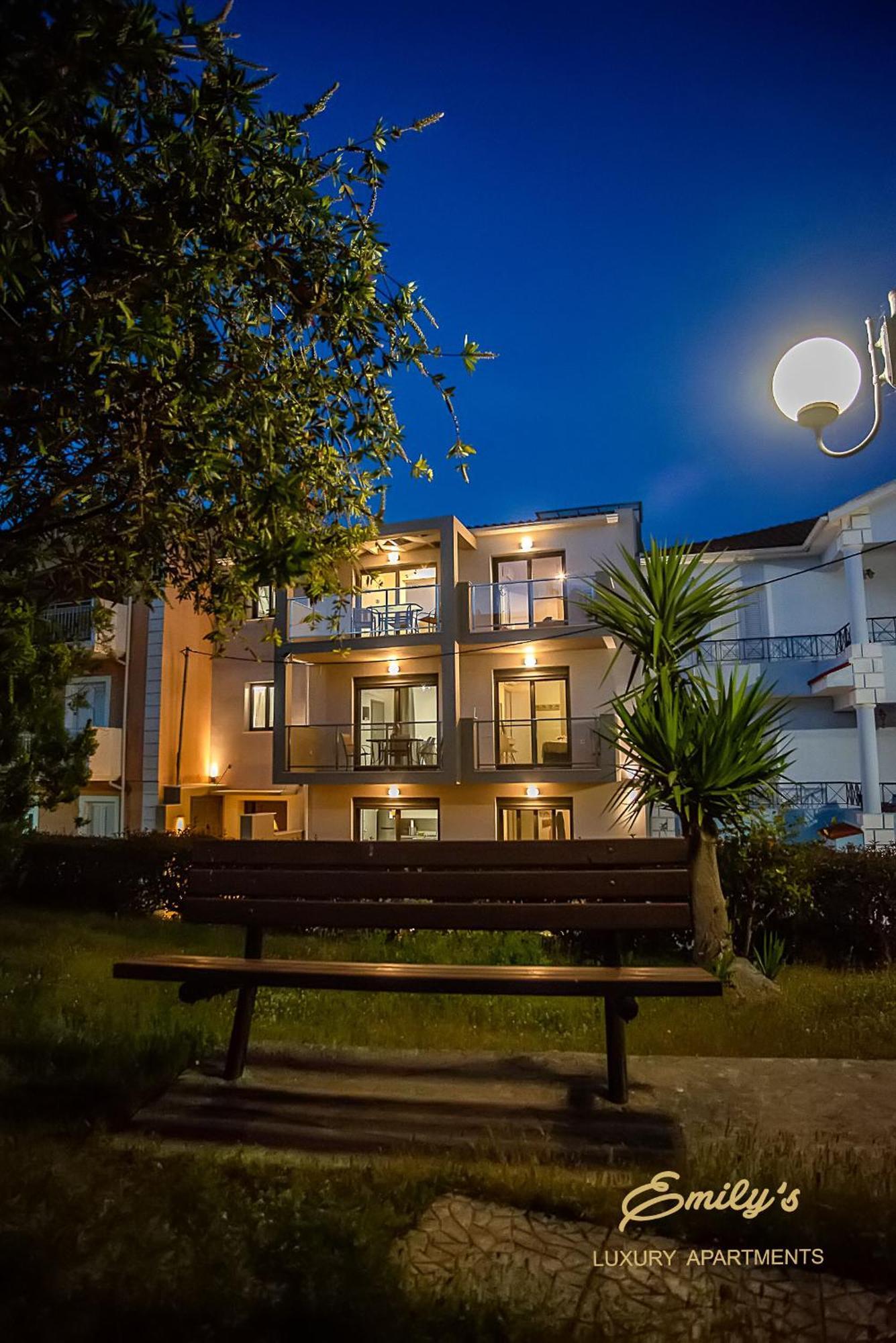 Emily's Luxury Apartments/ Garden *